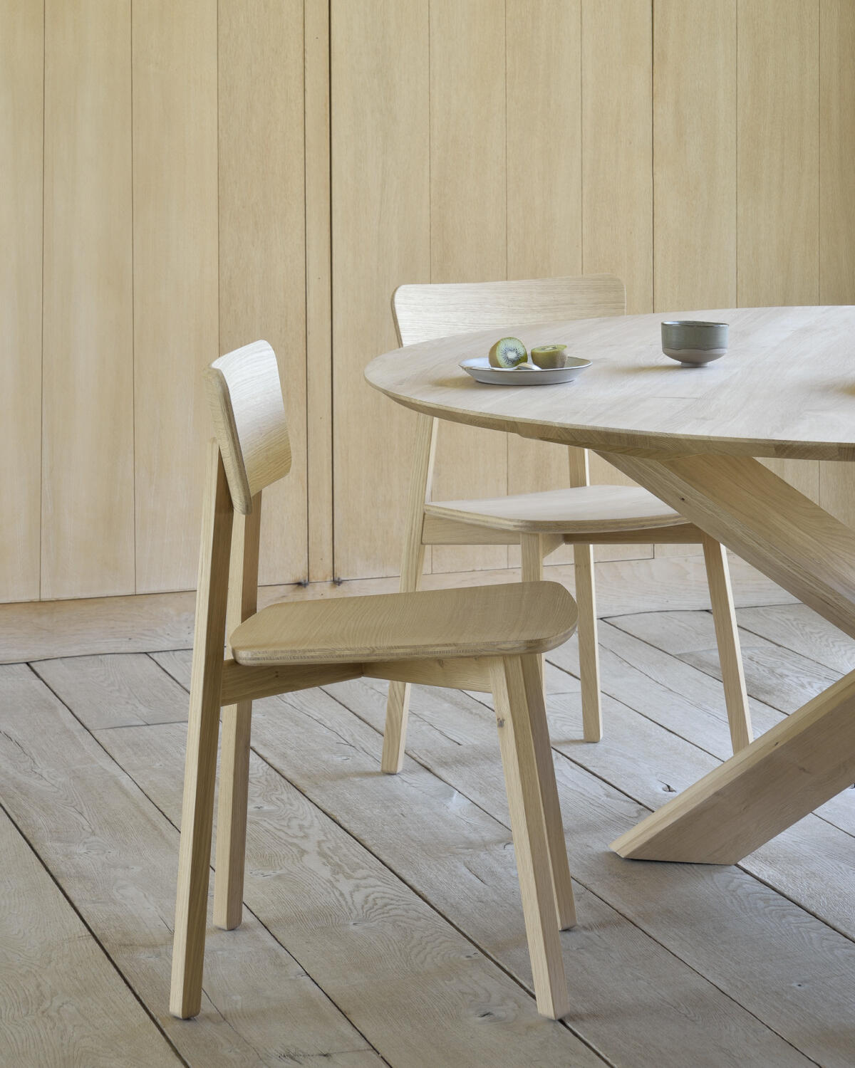 Circle Oak Dining Table - Image 3